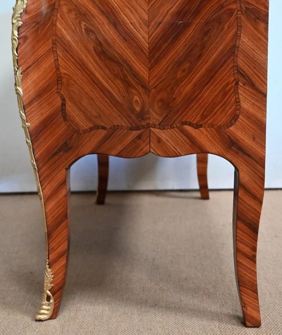 KOMMODE IM LOUIS XV-STIL