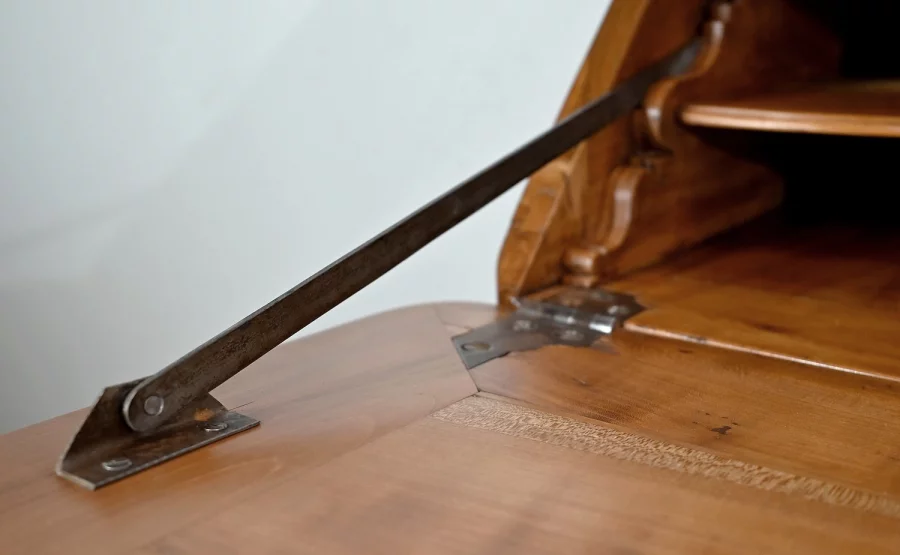 SEKRETÄRKASTE IM LOUIS XV-STIL