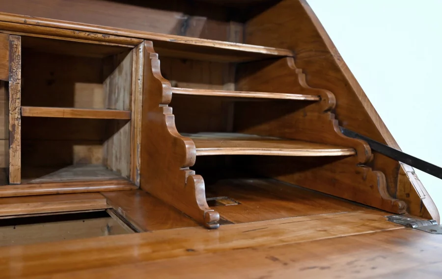 SEKRETÄRKASTE IM LOUIS XV-STIL