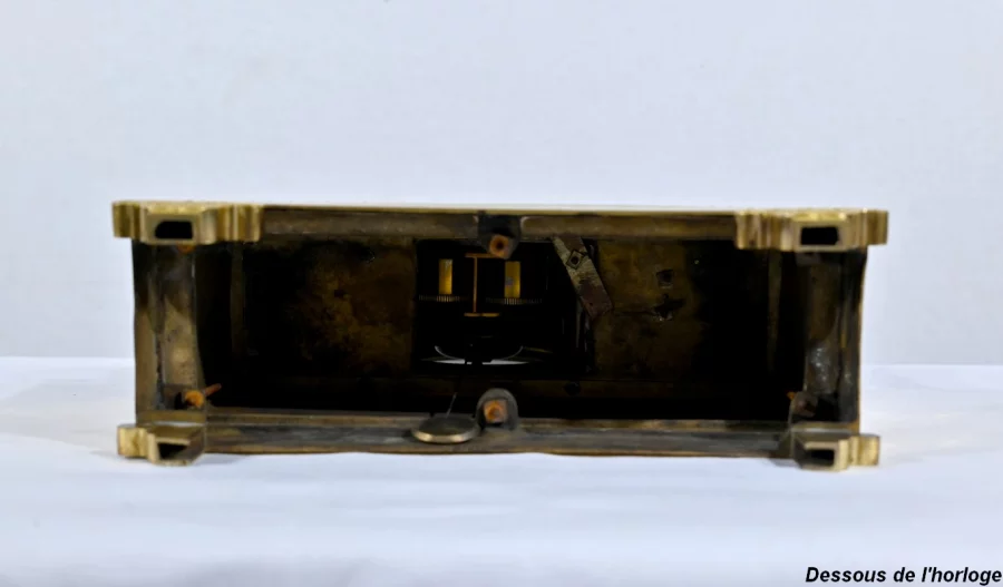 Horloge en Bronze Doré, estampillée « Leroy Palais Royal », époque Empire – Début XIXe