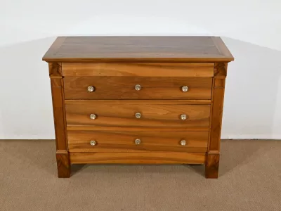 Petite Commode en Noyer massif, époque Directoire - Début XIXe