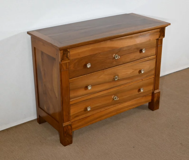 Petite Commode en Noyer massif, époque Directoire - Début XIXe