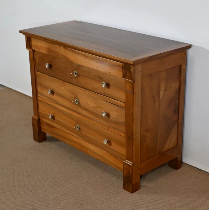 Petite Commode en Noyer massif, époque Directoire - Début XIXe
