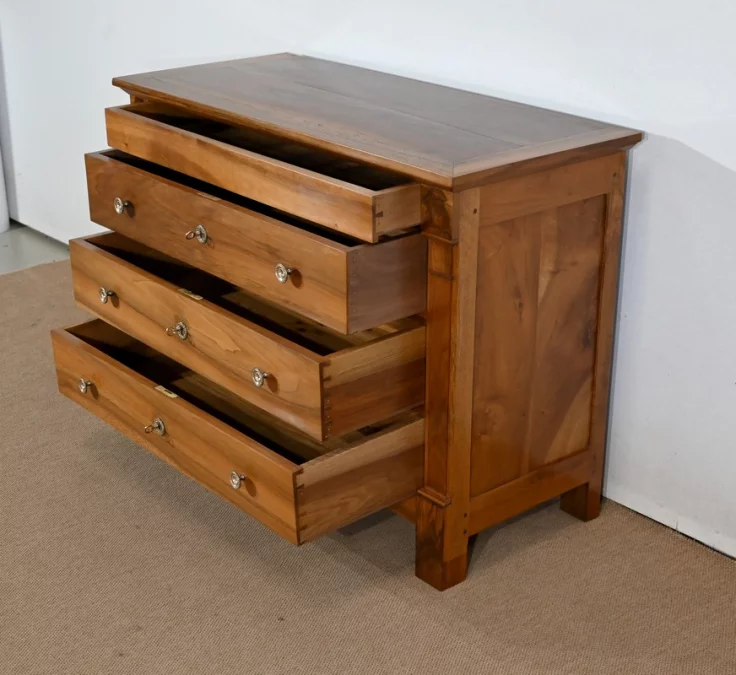 Petite Commode en Noyer massif, époque Directoire - Début XIXe