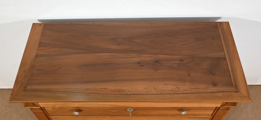 Petite Commode en Noyer massif, époque Directoire - Début XIXe
