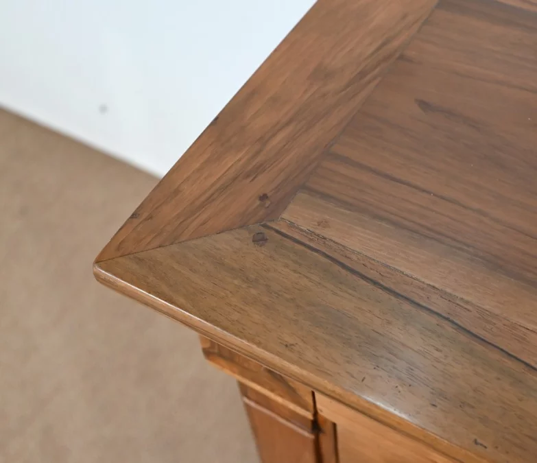 Petite Commode en Noyer massif, époque Directoire - Début XIXe