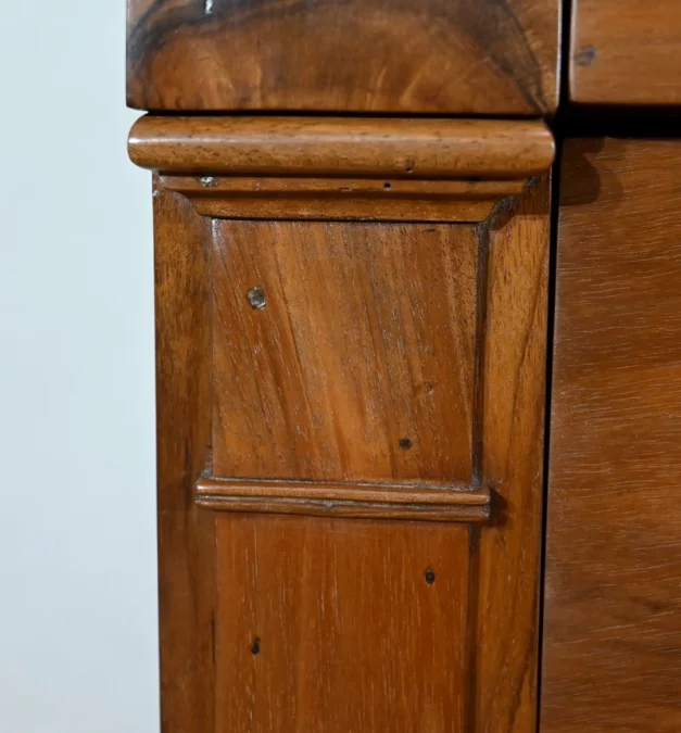 Petite Commode en Noyer massif, époque Directoire - Début XIXe