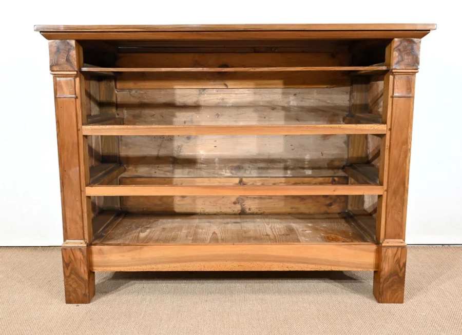 Petite Commode en Noyer massif, époque Directoire - Début XIXe