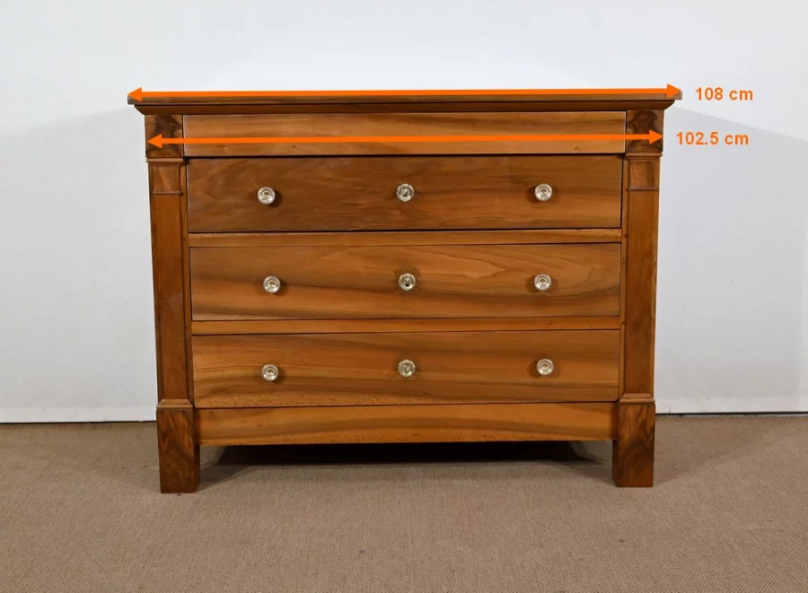 Petite Commode en Noyer massif, époque Directoire - Début XIXe