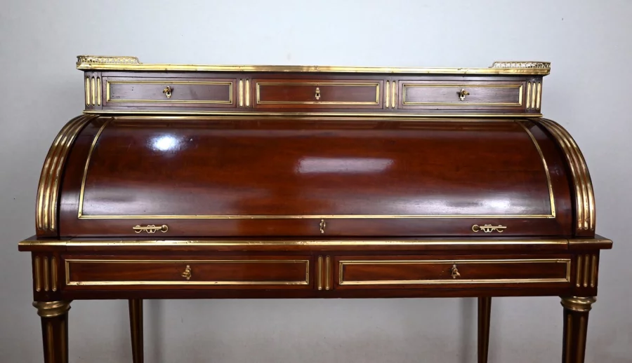 Important Bureau Cylindre en Acajou, style Louis XVI, époque Napoléon III – 2ème moitié XIXe