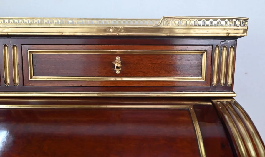 Important Bureau Cylindre en Acajou, style Louis XVI, époque Napoléon III – 2ème moitié XIXe