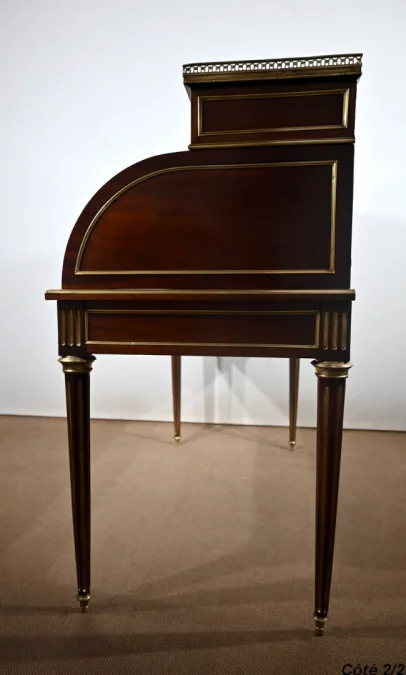 Important Bureau Cylindre en Acajou, style Louis XVI, époque Napoléon III – 2ème moitié XIXe