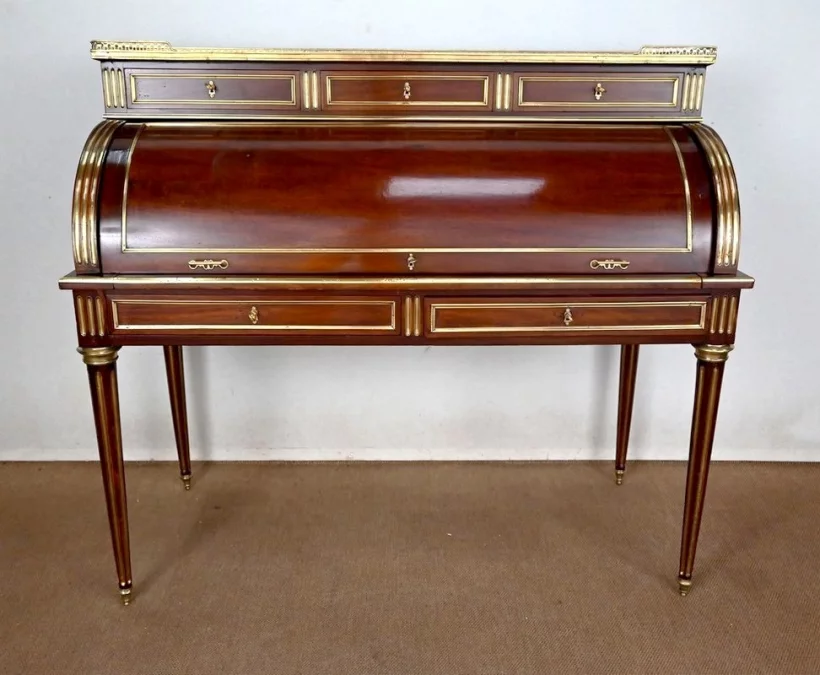 Important Bureau Cylindre en Acajou, style Louis XVI, époque Napoléon III – 2ème moitié XIXe