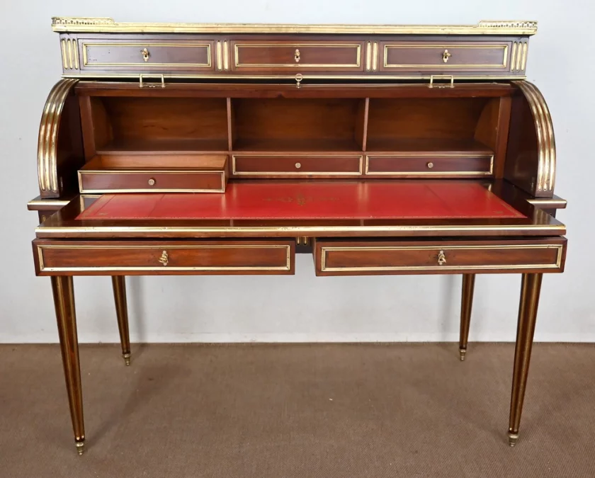 Important Bureau Cylindre en Acajou, style Louis XVI, époque Napoléon III – 2ème moitié XIXe