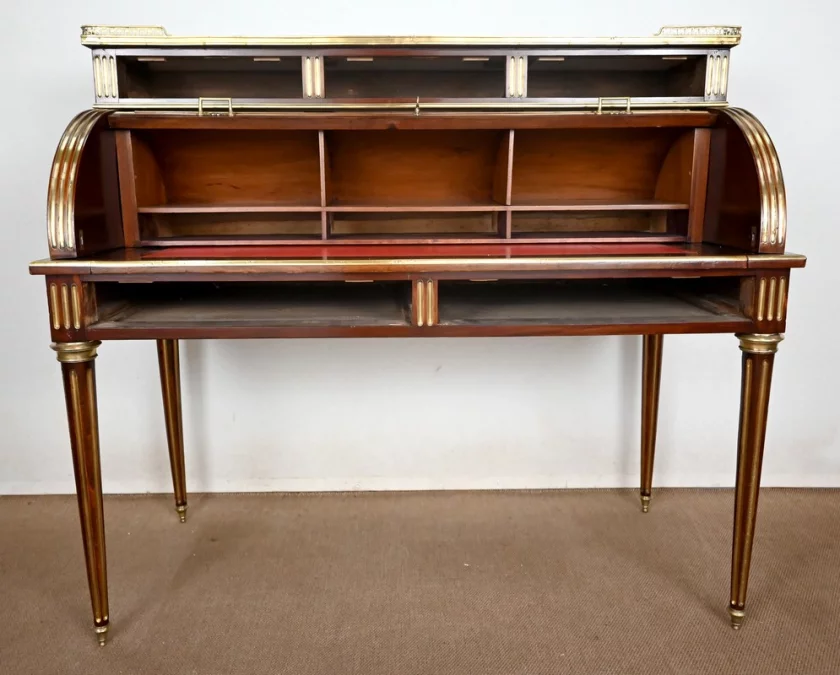 Important Bureau Cylindre en Acajou, style Louis XVI, époque Napoléon III – 2ème moitié XIXe