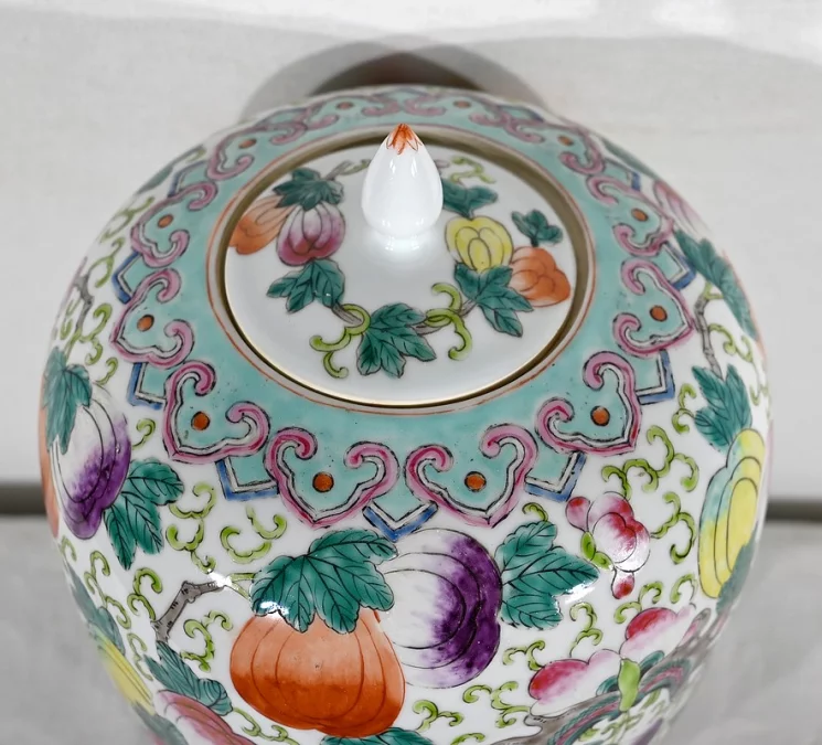 Important Vase à Couvercle en Porcelaine de Chine – Début XXe