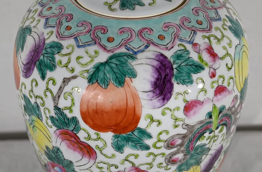 Important Vase à Couvercle en Porcelaine de Chine – Début XXe