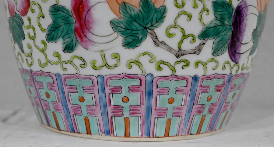 Important Vase à Couvercle en Porcelaine de Chine – Début XXe