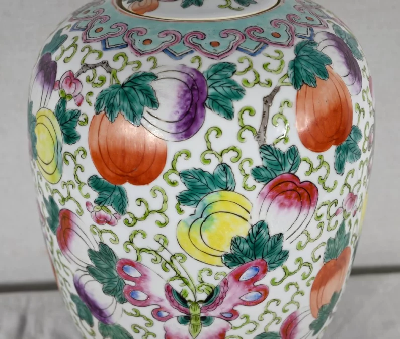 Important Vase à Couvercle en Porcelaine de Chine – Début XXe