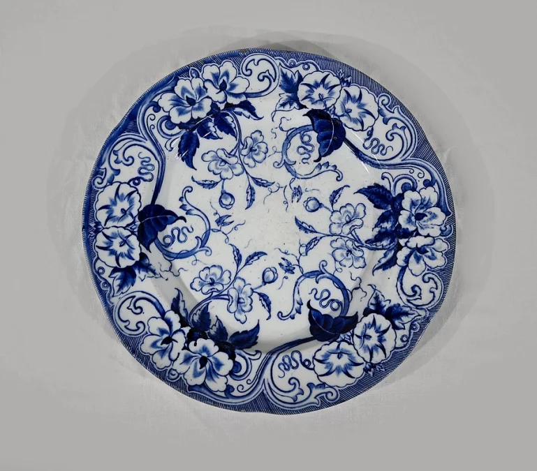 Grand Plat en Faïence « Flora aux Liserons », Creil & Montereau, Art Nouveau – Fin XIXe