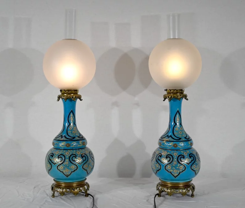Paire de Lampes en Porcelaine et Bronze, époque Napoléon III – Milieu XIXe