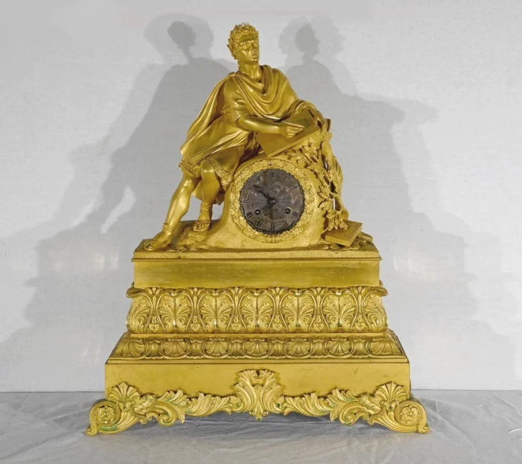 UHR AUS VERGOLDETER BRONZE