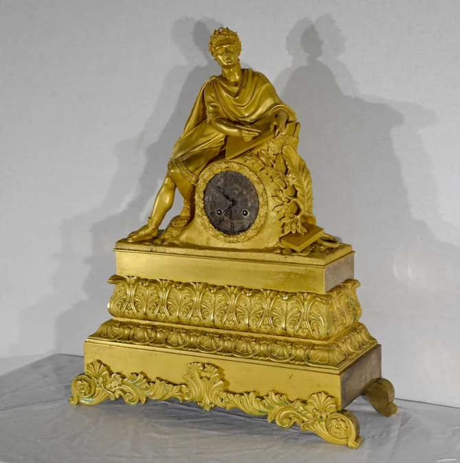 UHR AUS VERGOLDETER BRONZE