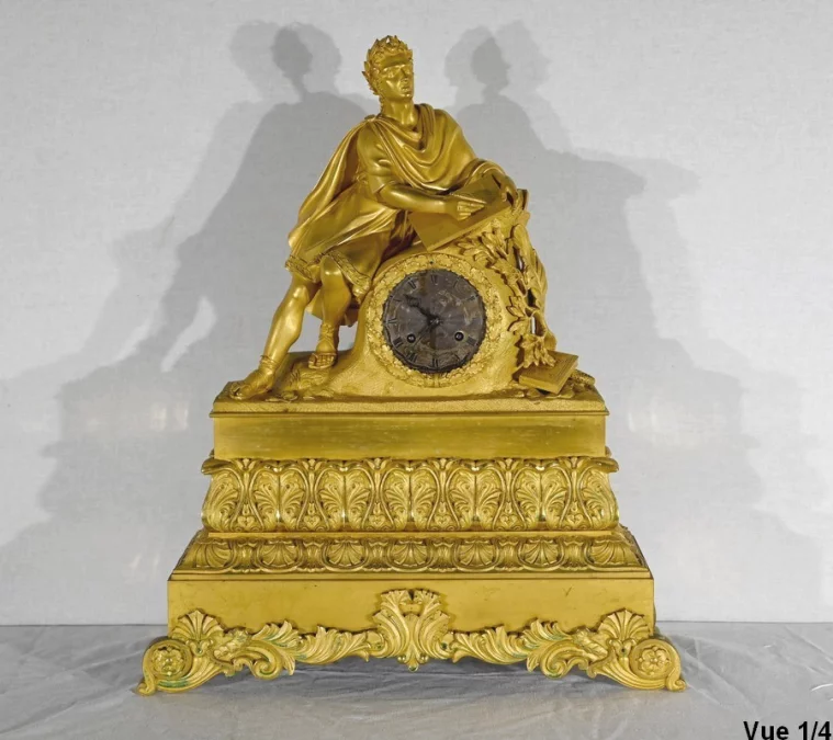 UHR AUS VERGOLDETER BRONZE