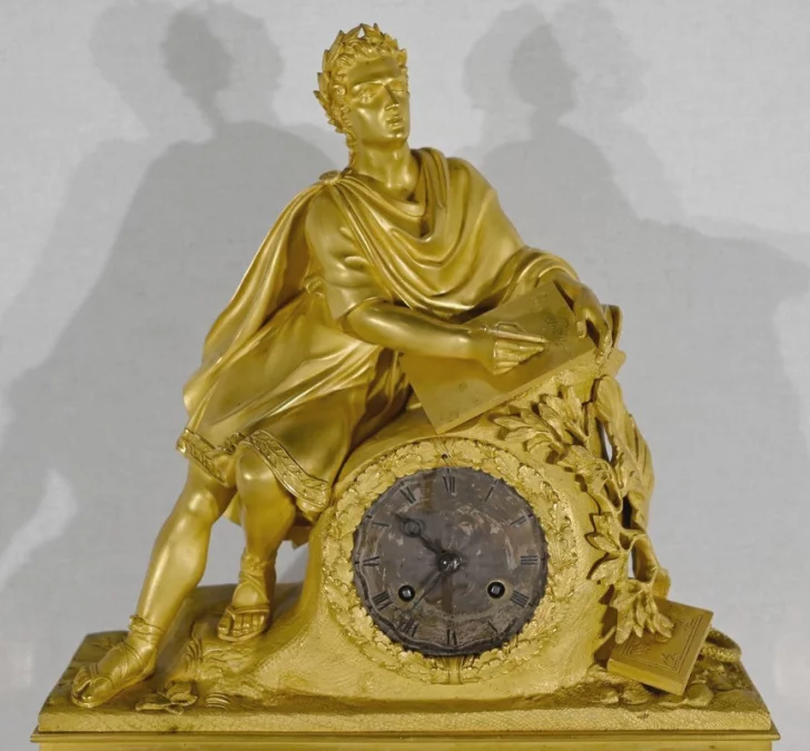 UHR AUS VERGOLDETER BRONZE