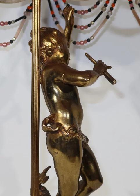 SPELTER-LAMPE MIT CHERUB-FLÖTIST