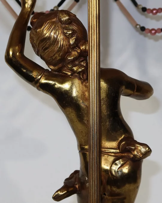 SPELTER-LAMPE MIT CHERUB-FLÖTIST