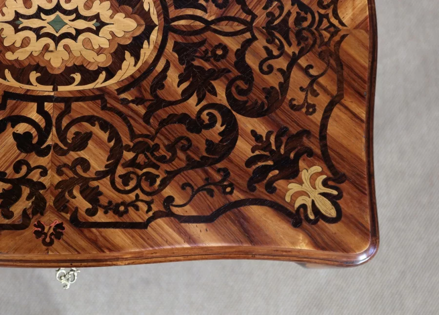 ARBEITSTISCH IM LOUIS-XV-STIL