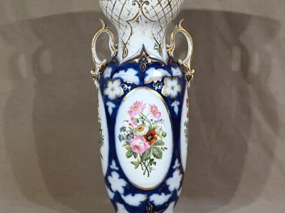 Important Vase en Porcelaine de Bayeux – Fin XIXe