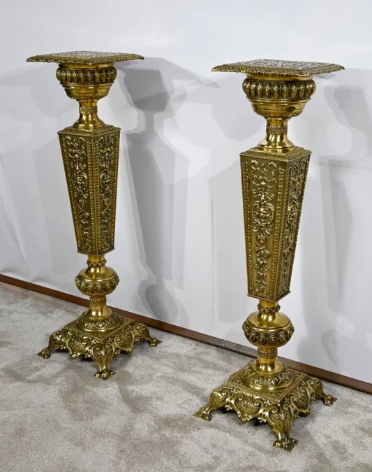 一对路易十六风格支架