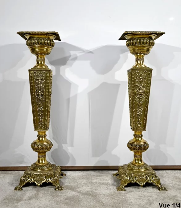 一对路易十六风格支架