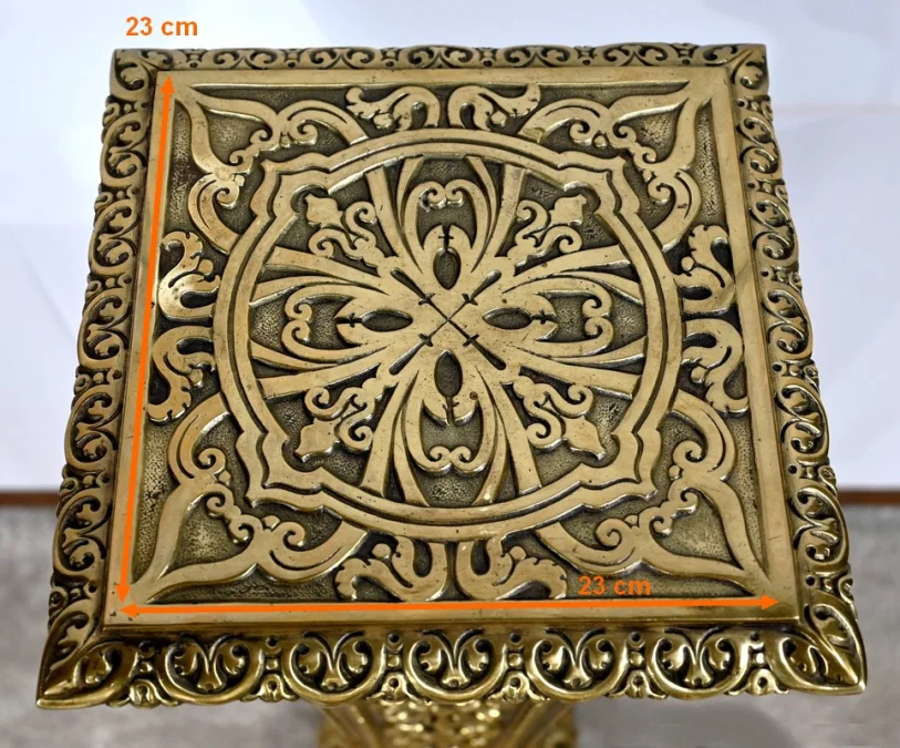 一对路易十六风格支架