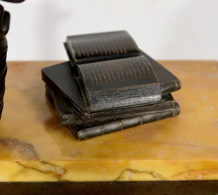 Importante Garniture de Cheminée en Marbre Jaune de Sienne et Bronze patiné, époque Empire – Début XIXe