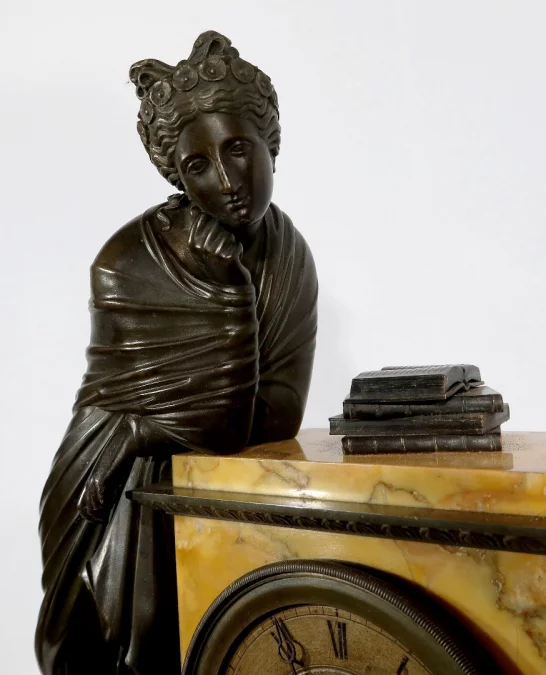 Importante Garniture de Cheminée en Marbre Jaune de Sienne et Bronze patiné, époque Empire – Début XIXe