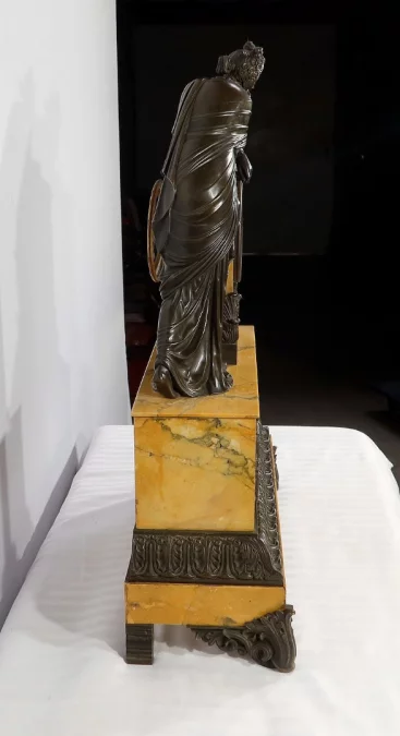 Importante Garniture de Cheminée en Marbre Jaune de Sienne et Bronze patiné, époque Empire – Début XIXe