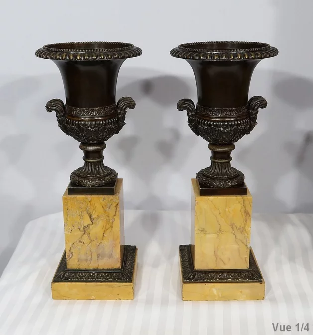 Importante Garniture de Cheminée en Marbre Jaune de Sienne et Bronze patiné, époque Empire – Début XIXe