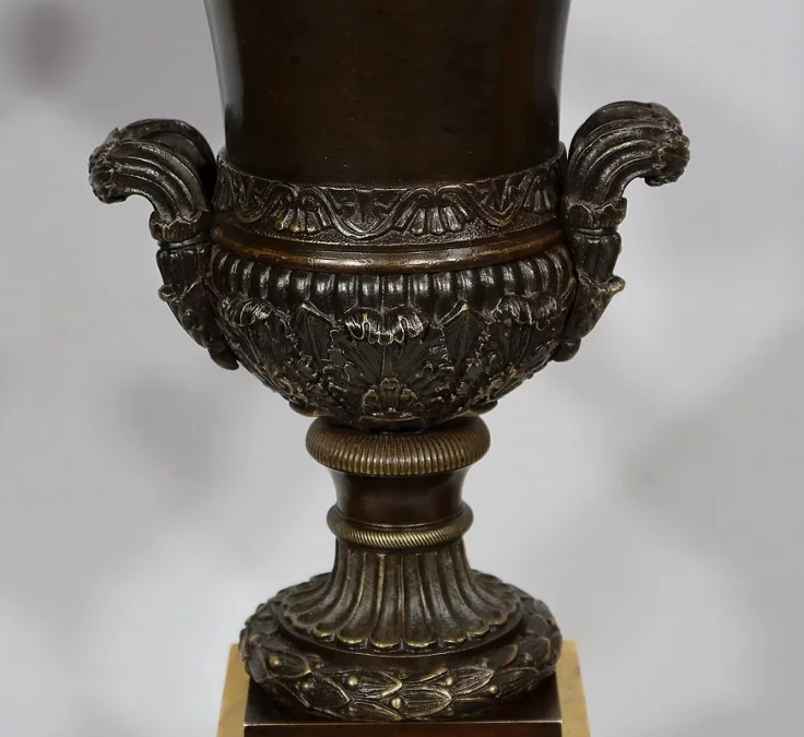 Importante Garniture de Cheminée en Marbre Jaune de Sienne et Bronze patiné, époque Empire – Début XIXe