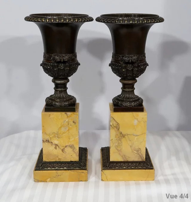 Importante Garniture de Cheminée en Marbre Jaune de Sienne et Bronze patiné, époque Empire – Début XIXe