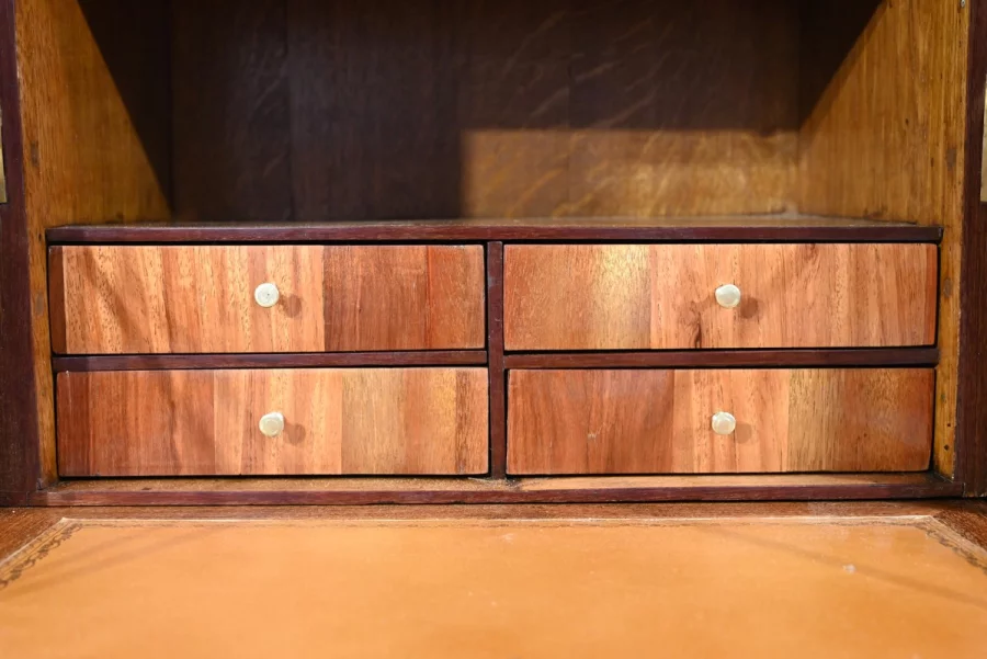 СЕКРЕТАР ПЕРИОДА ЛЮДОВИКА XVI