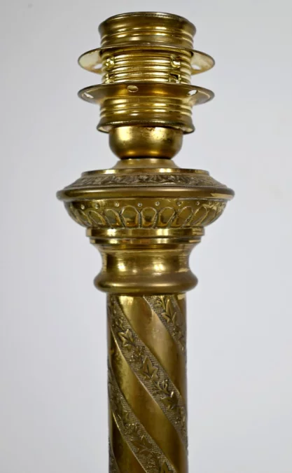 LÁMPARA DE BRONCE DORADO