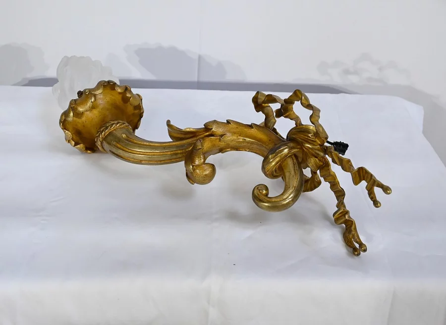 НАСТЕННЫЙ СВЕТИЛЬНИК В СТИЛЕ ЛЮДОВИКА XVI