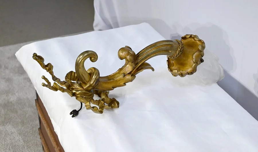 НАСТЕННЫЙ СВЕТИЛЬНИК В СТИЛЕ ЛЮДОВИКА XVI