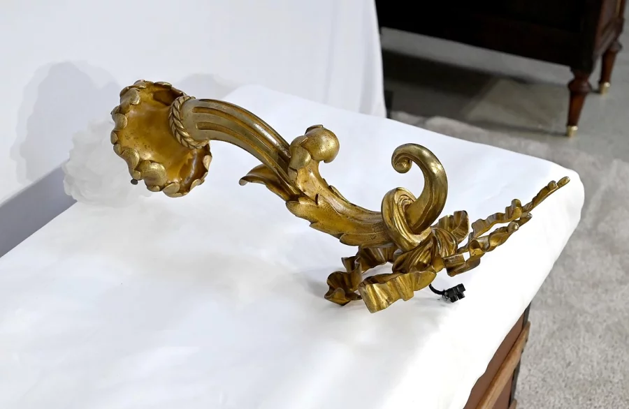 НАСТЕННЫЙ СВЕТИЛЬНИК В СТИЛЕ ЛЮДОВИКА XVI