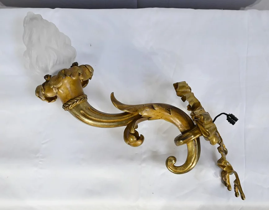 НАСТЕННЫЙ СВЕТИЛЬНИК В СТИЛЕ ЛЮДОВИКА XVI