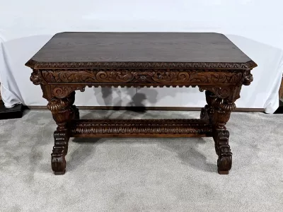 MESA DE ESCRITURA DE ESTILO GÓTICO