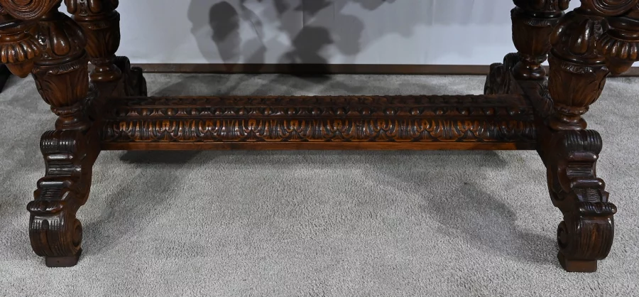 MESA DE ESCRITURA DE ESTILO GÓTICO